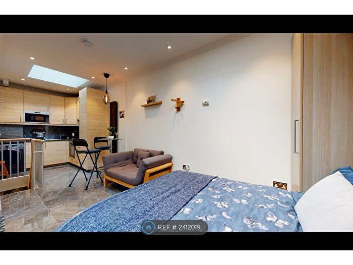 Studio To Rent In Balham, London, SW12