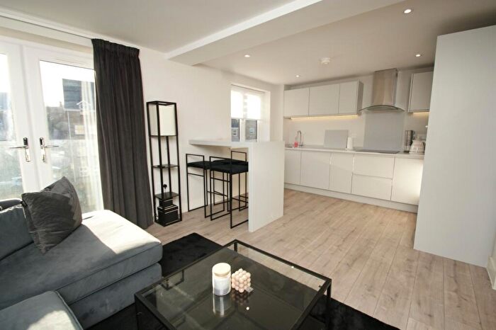 2 Bedroom Flat To Rent In Waterside View, Harrogate Road, Bradford, West Yorkshire, BD10