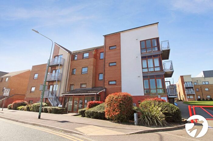 2 Bedroom Flat To Rent In Evelyn Walk, Greenhithe, Kent, DA9