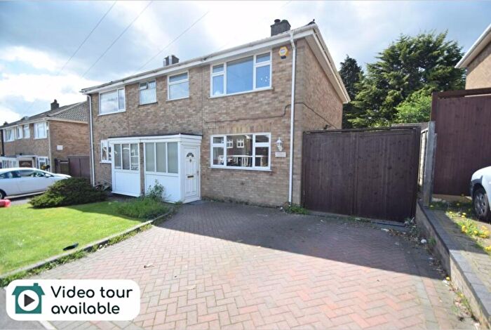 3 Bedroom Semi-Detached House To Rent In Beaconsfield, Luton, Bedfordshire, LU2
