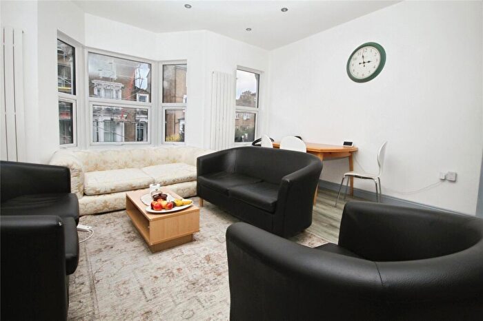 3 Bedroom Apartment To Rent In Whitehorse Lane, London, SE25