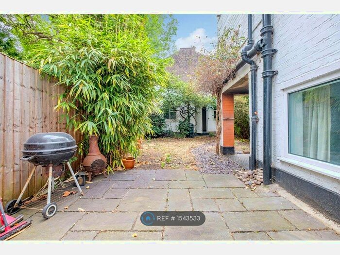 3 Bedroom Flat To Rent In Forest Road, London, E8