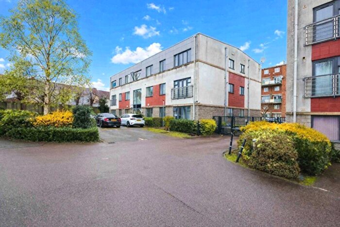 2 Bedroom Flat For Sale In Holly Lane, Smethwick, West Midlands, B66