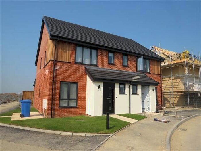 3 Bedroom Property To Rent In Moleyns Close, Lowestoft, NR32