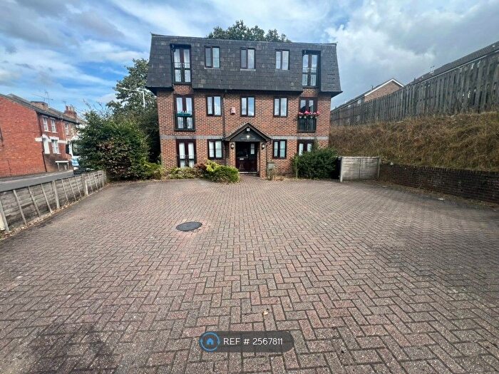 1 Bedroom Flat To Rent In Crown Crest Court, Sevenoaks, TN14