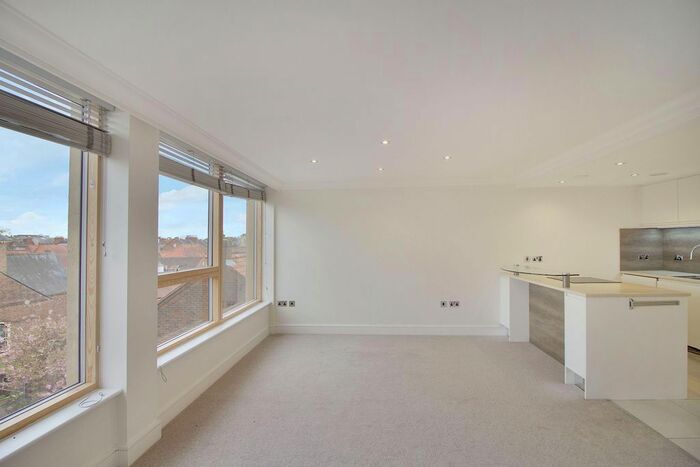 3 Bedroom Flat To Rent In The Courtyard, St. Martins Lane, York, YO1