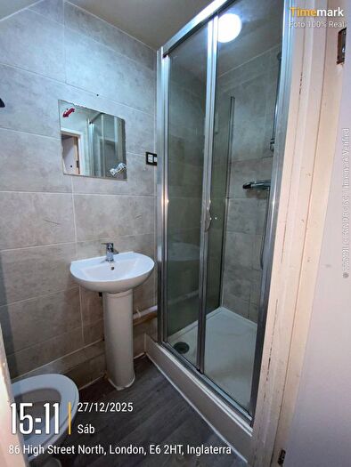 2 Bedroom Flat To Rent In Streatham High Road, London, SW16