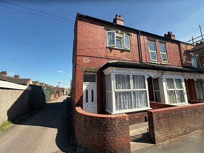2 Bedroom Town House To Rent In King Edward Street, Scunthorpe, DN16