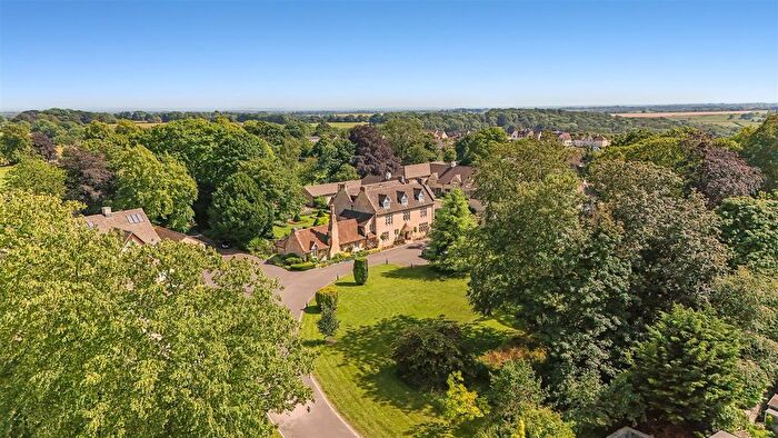 2 Bedroom Flat For Sale In Butt Street, Minchinhampton, Stroud, GL6