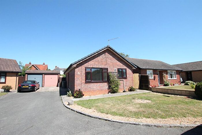 2 Bedroom Detached Bungalow To Rent In Chessell Close, Northwood, Cowes, PO31