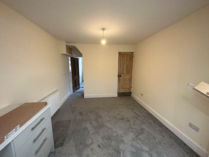 2 Bedroom End Of Terrace House To Rent In Dunville Road, Bedford, MK40