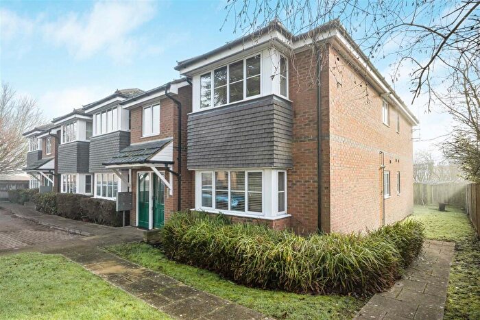 2 Bedroom Apartment For Sale In Lowfield Road, Caversham, Reading, RG4
