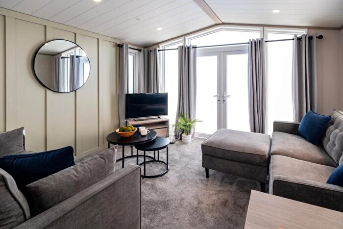 2 Bedroom Caravan For Sale In Clapham, Lancaster, LA2