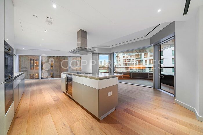 3 Bedroom Flat To Rent In Village Courtyard, London, SW11