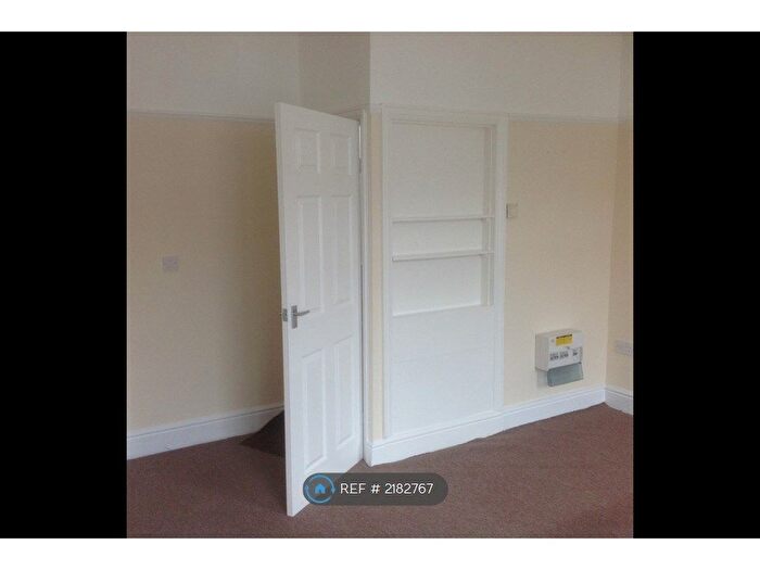 2 Bedroom Flat To Rent In Mill Lane, Walasey, CH44