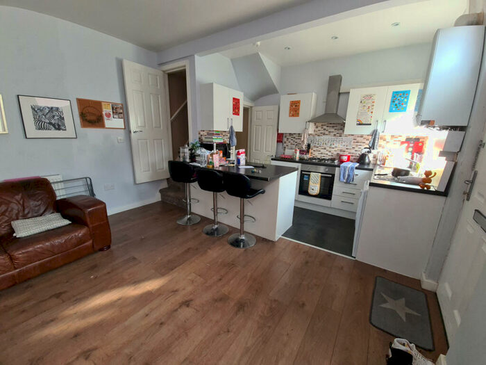 3 Bedroom House To Rent In Beechwood View, Leeds, LS4