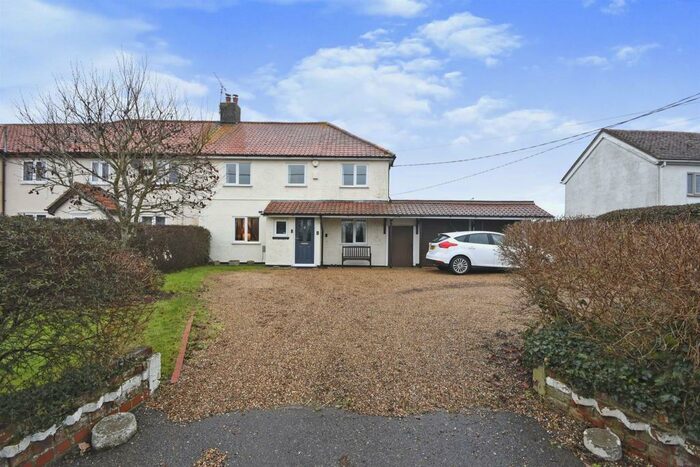 4 Bedroom Semi-Detached House For Sale In Chelmsford Road, Good Easter, Chelmsford, CM1