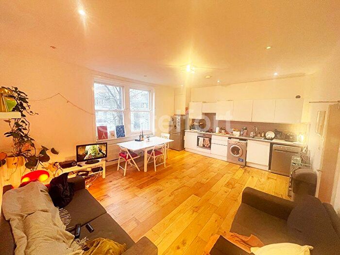 3 Bedroom Flat To Rent In Hillmarton Road, London, N7