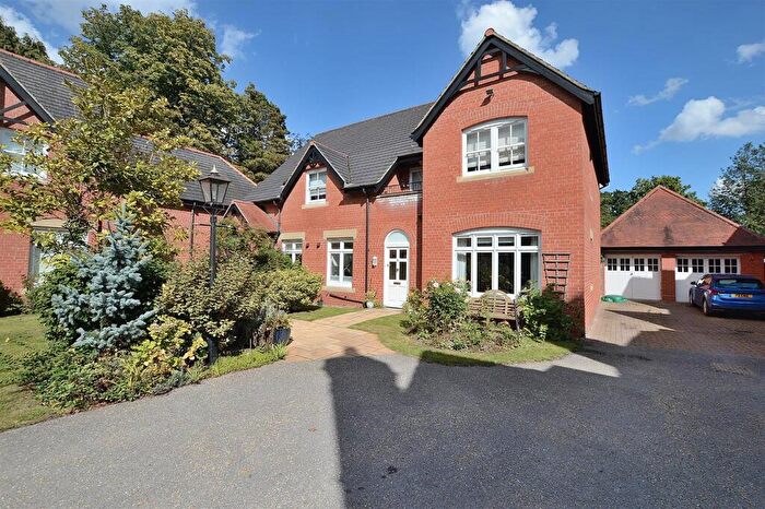 2 Bedroom Apartment For Sale In Fairmead Court, Stanhope Avenue, Woodhall Spa, LN10