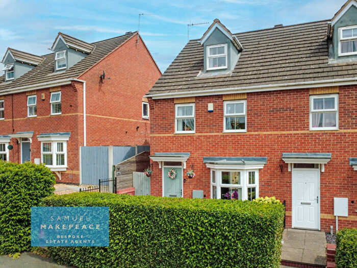 3 Bedroom Town House For Sale In Chasewater Drive, Norton Heights, Stoke-on-Trent, ST6