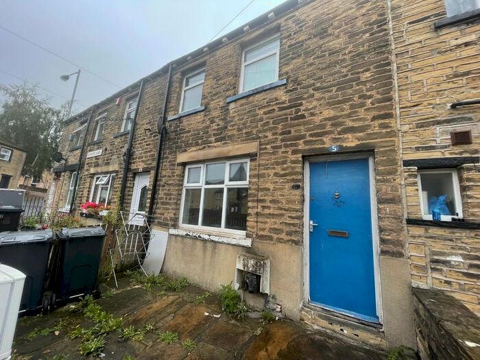 2 Bedroom Terraced House To Rent In Skinner Lane, Bradford, West Yorkshire, BD8