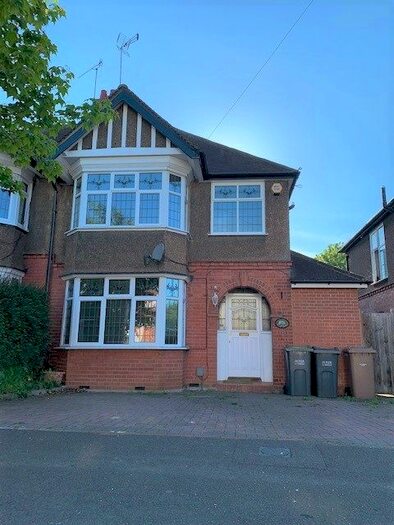 3 Bedroom Semi-Detached House To Rent In Elmwood Road, Luton, LU2