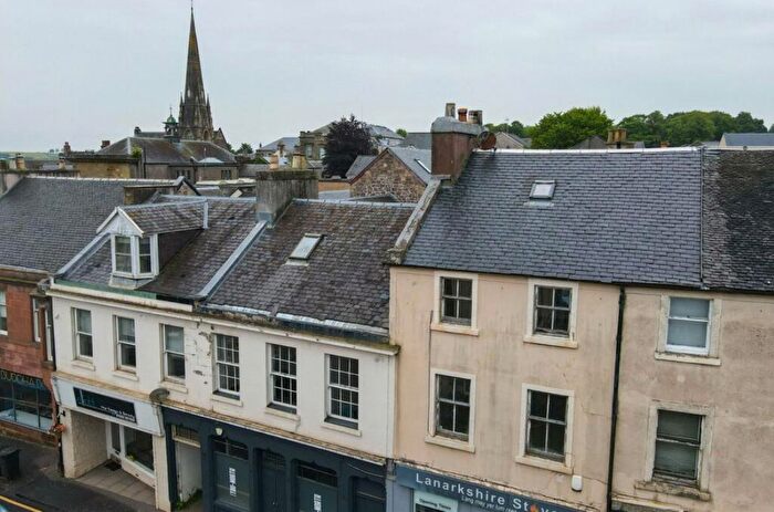 3 Bedroom Flat To Rent In Bloomgate, Lanark, South Lanarkshire, ML11