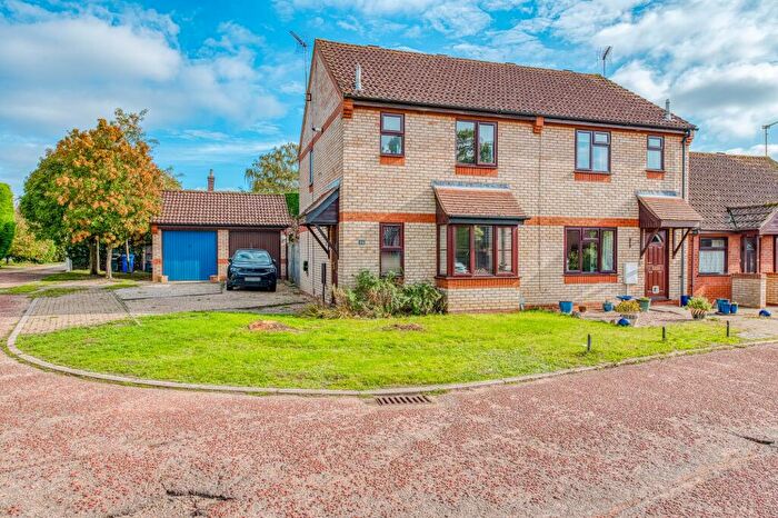 3 Bedroom Semi-Detached House For Sale In The Paddocks, Halesworth, IP19