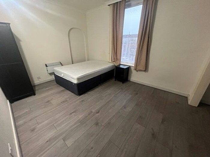 1 Bedroom Flat To Rent In Holdenhurst Road, Bournemouth, BH8