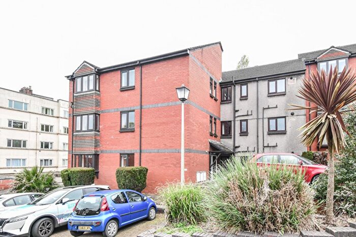 2 Bedroom Flat For Sale In Sarlou Court, Uplands, Swansea, SA2