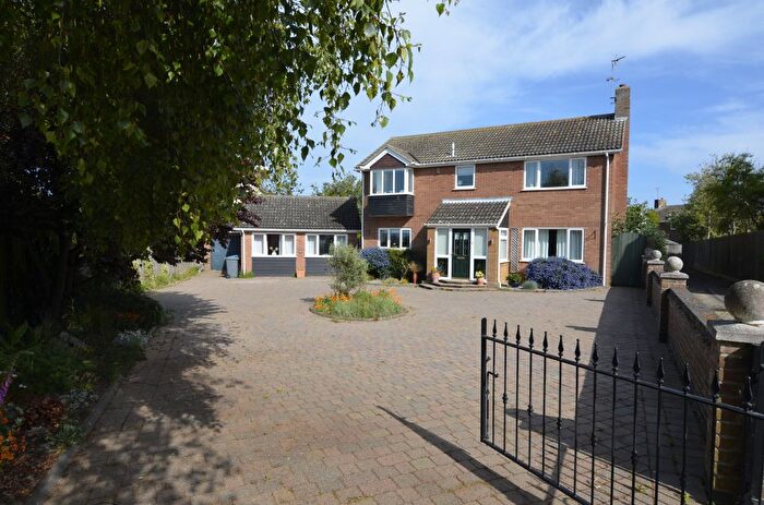 4 Bedroom Detached House For Sale In Bawdsey Close, Felixstowe, IP11