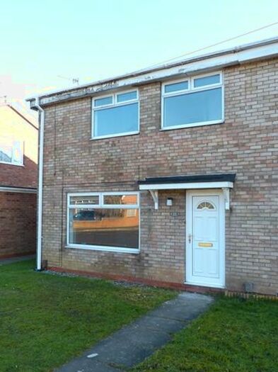 3 Bedroom Semi-Detached House To Rent In Hilton Avenue, Scunthorpe, DN15