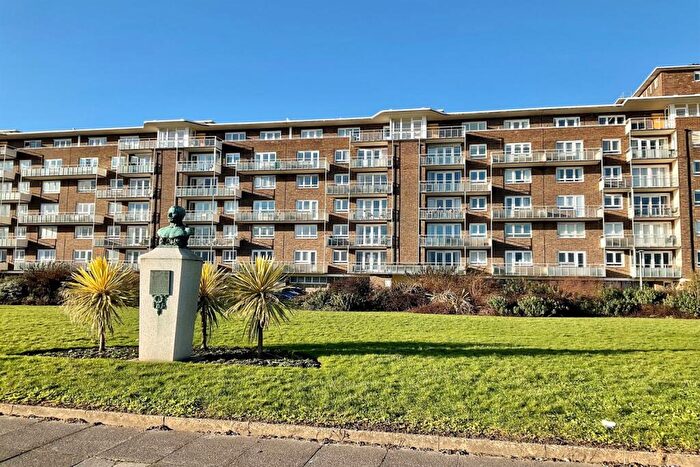 2 Bedroom Flat For Sale In The Gateway, Dover, CT16