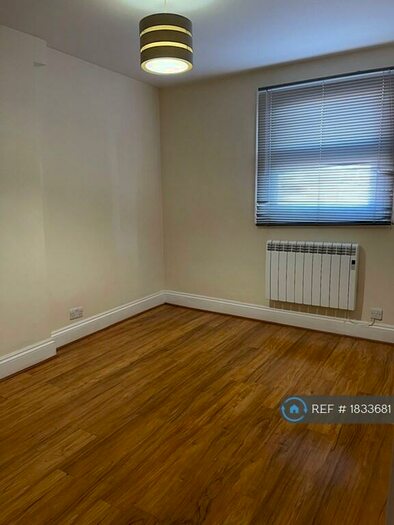 1 Bedroom Flat To Rent In Camp Road, Farnborough, GU14