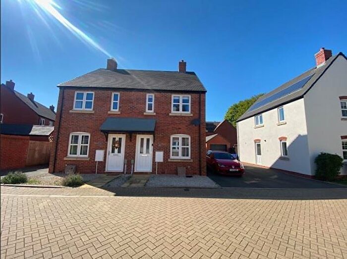 2 Bedroom Semi-Detached House For Sale In Banbury, Oxfordshire, OX16