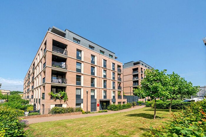 1 Bedroom Flat For Sale In Denman Avenue, Southall, UB2