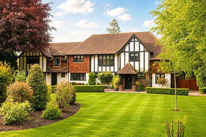 6 Bedroom Detached House For Sale In The Warren, East Horsley, KT24
