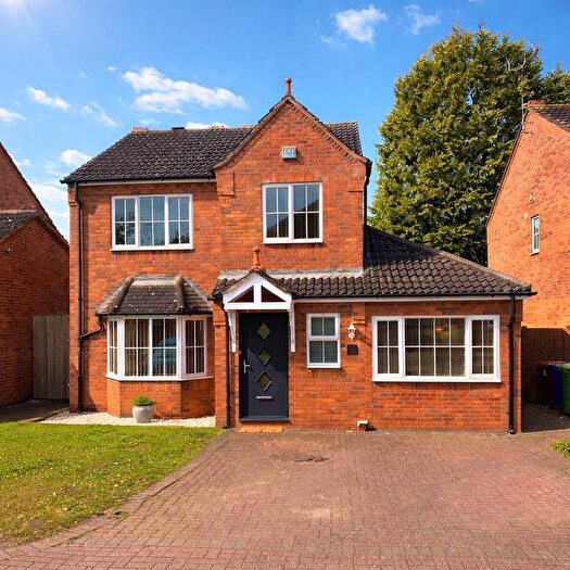 3 Bedroom Detached House For Sale In Hampton Court, Rugeley, WS15