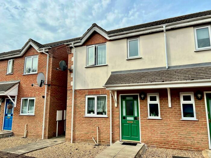 3 Bedroom Semi-Detached House To Rent In Railway Close, Spalding, PE11