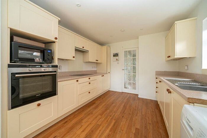 4 Bedroom Detached House For Sale In The Dell, St. Albans, AL1