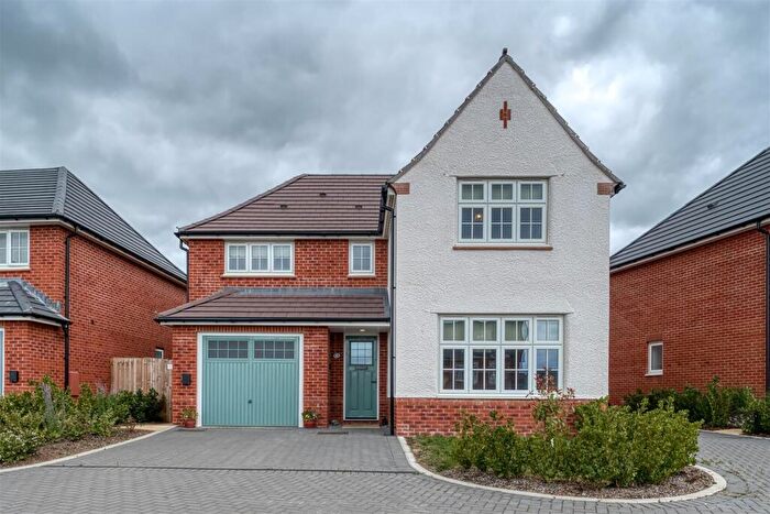 4 Bedroom Detached House For Sale In Tile Terrace, Gillingham, SP8