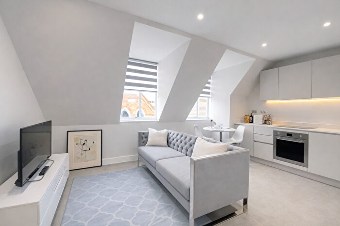 1 Bedroom Flat To Rent In Moulsham Street, Chelmsford, Essex, CM2