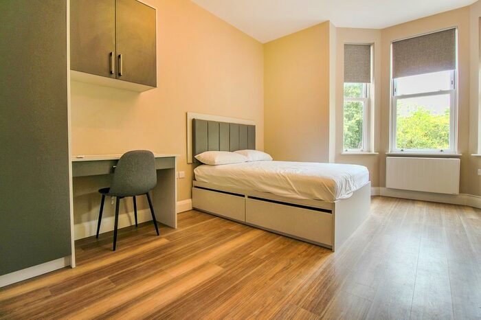 Studio To Rent In Redwood Drive, Epsom, KT19