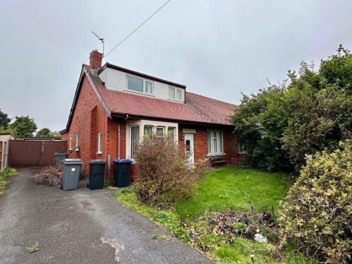 3 Bedroom Semi-Detached Bungalow For Sale In Common Edge Road, Blackpool, FY4