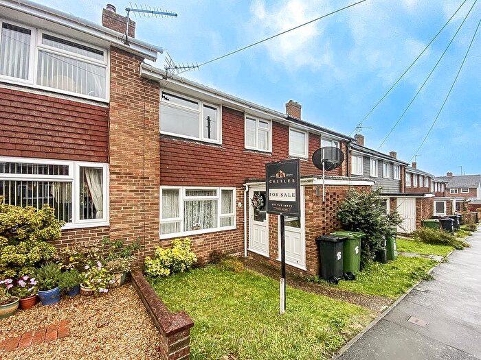 3 Bedroom Terraced House For Sale In Farmlea Road, Portsmouth, PO6