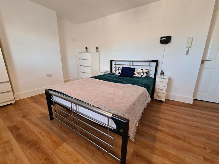 Studio To Rent In Flat, Newmarket Road, Cambridge, CB5