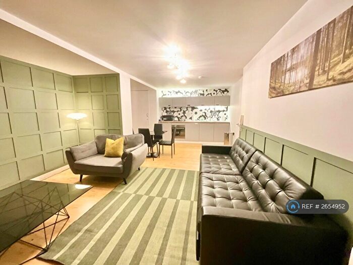 2 Bedroom Flat To Rent In Emmeline, Manchester, M40