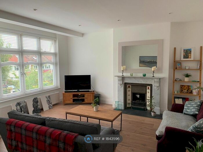 3 Bedroom Maisonette To Rent In Farrer Road, London, N8