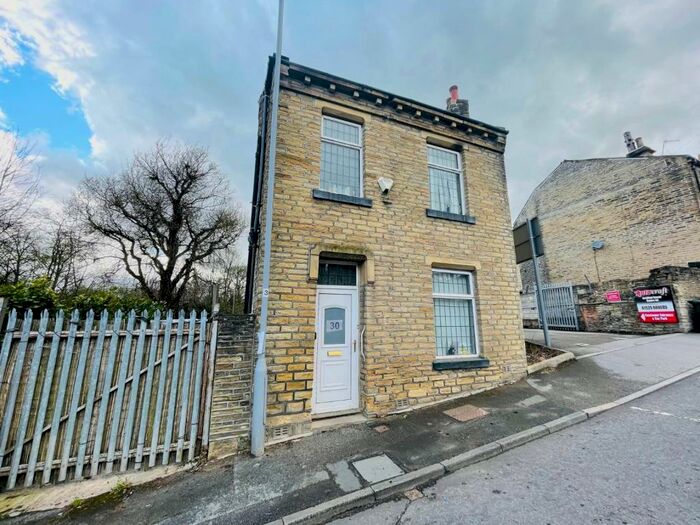 3 Bedroom Detached House For Sale In Woodhouse Road, Keighley, West