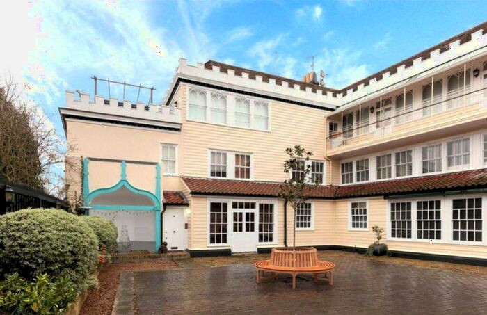 3 Bedroom Terraced House For Sale In North End Way, Hampstead, London, NW3